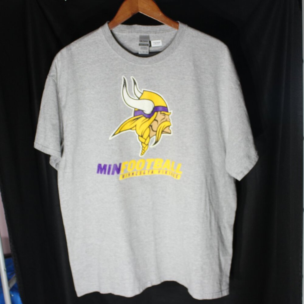 Gildan NFL Team Apparel Minnesota Vikings Logo Short Sleeve T-Shirt - Size XL